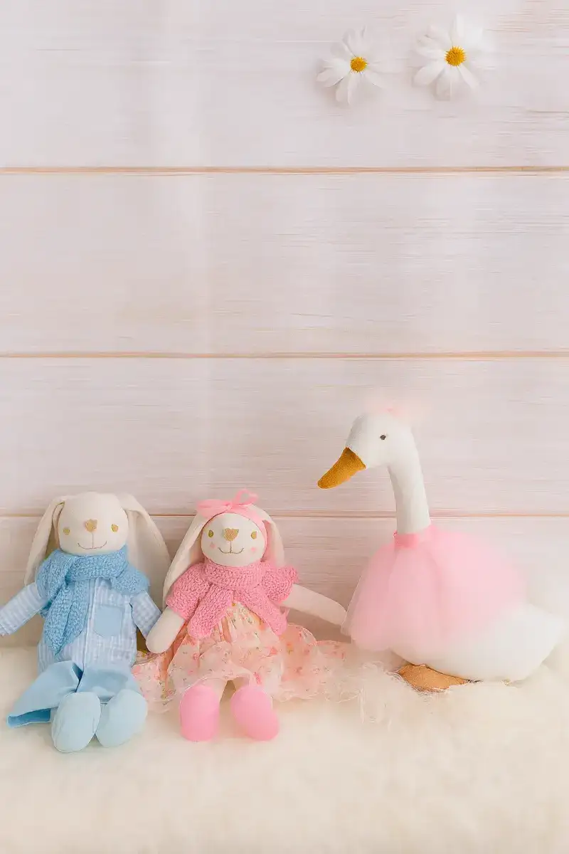 Bonecos coelhos artesanais em crochet feitos à mão